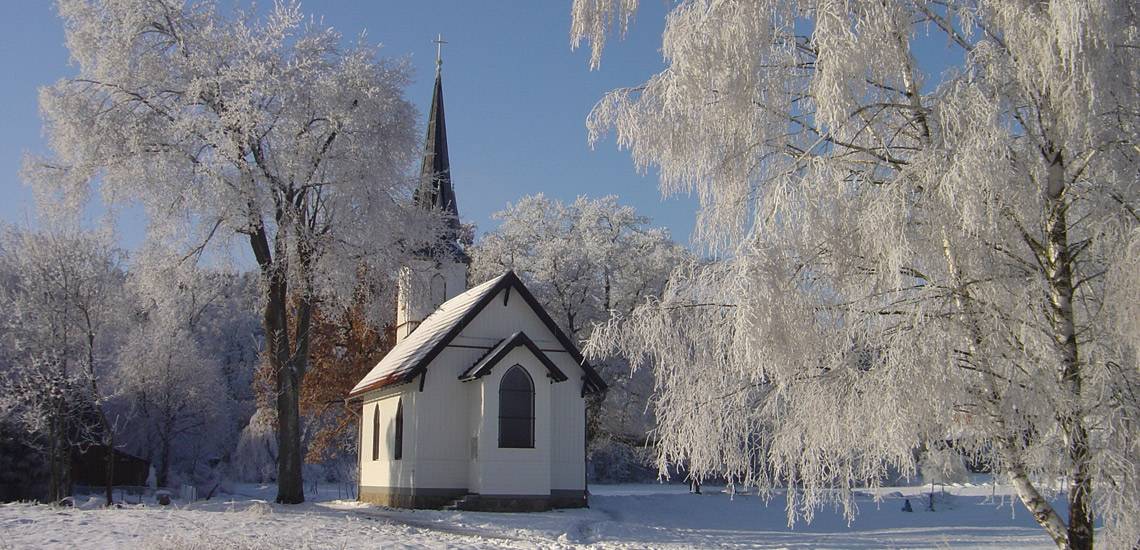 Kleine Holzkirche in Elend kirche elend winter