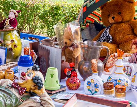 Flohmarkt Flohmarkt AdobeStock 290906126