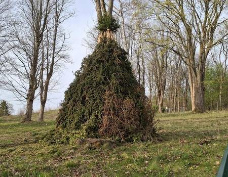 Osterfeuer am Spielplatz Querformat