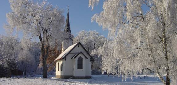 Kleine Holzkirche in Elend kirche elend winter