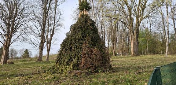 Osterfeuer am Spielplatz Osterfeuer am Spielplatz Querformat