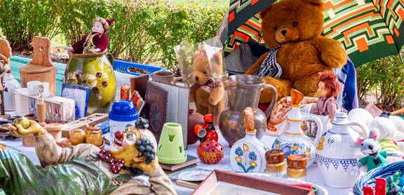 flohmarkt adobestock 290906126